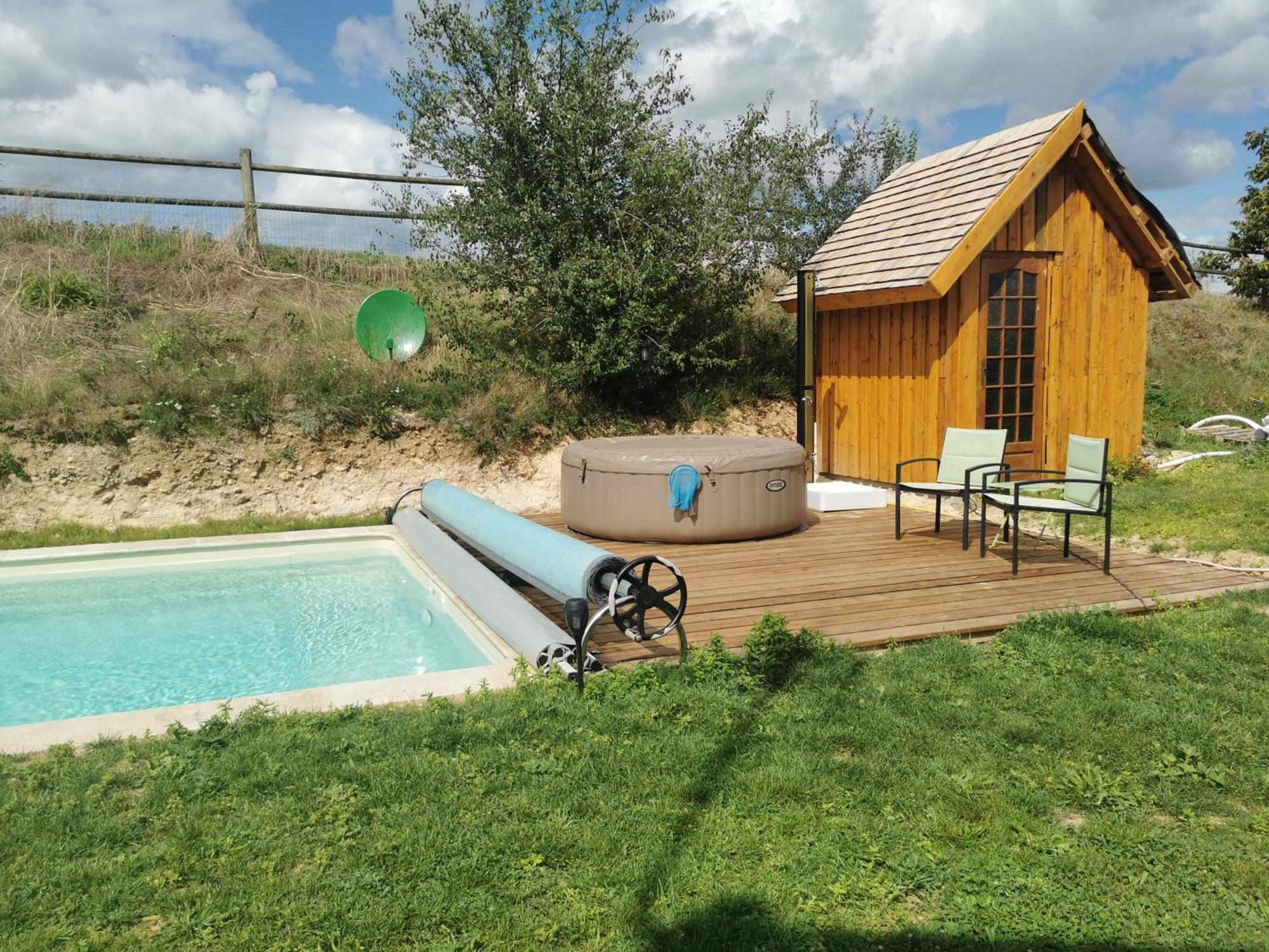 La Bulle Des Champs Bed & Breakfast Champmotteux Exterior photo